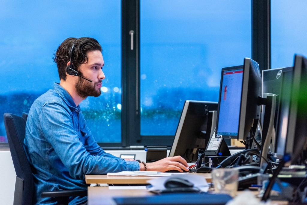 ERIKS | Services & Lösungen | Rapid Prototyping Mitarbeiter bei der Arbeit