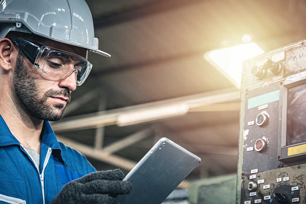 Schlauchmanagement | Warum ein Schlauchmanagement-System verwenden? Eriks Mitarbeiter bei der Arbeit